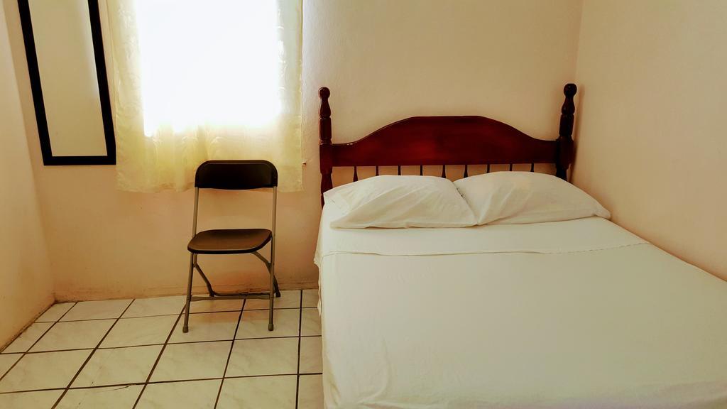 Sea Breeze Guest House Belize City Extérieur photo