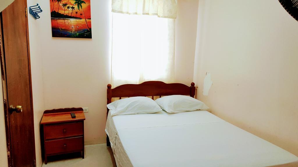 Sea Breeze Guest House Belize City Extérieur photo