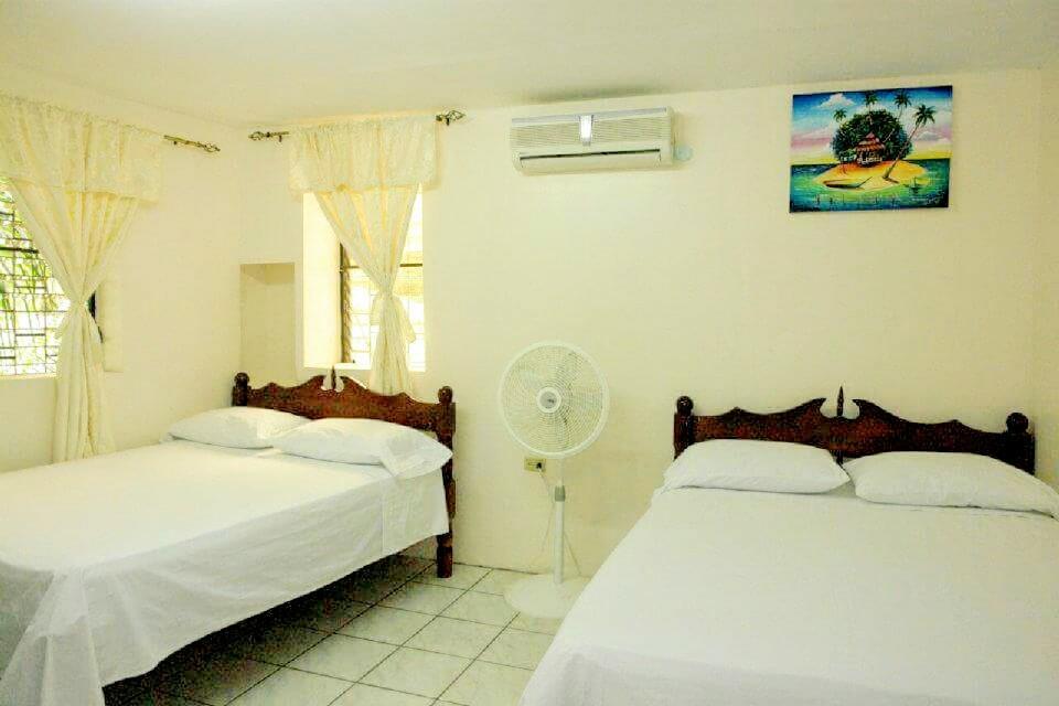 Sea Breeze Guest House Belize City Extérieur photo