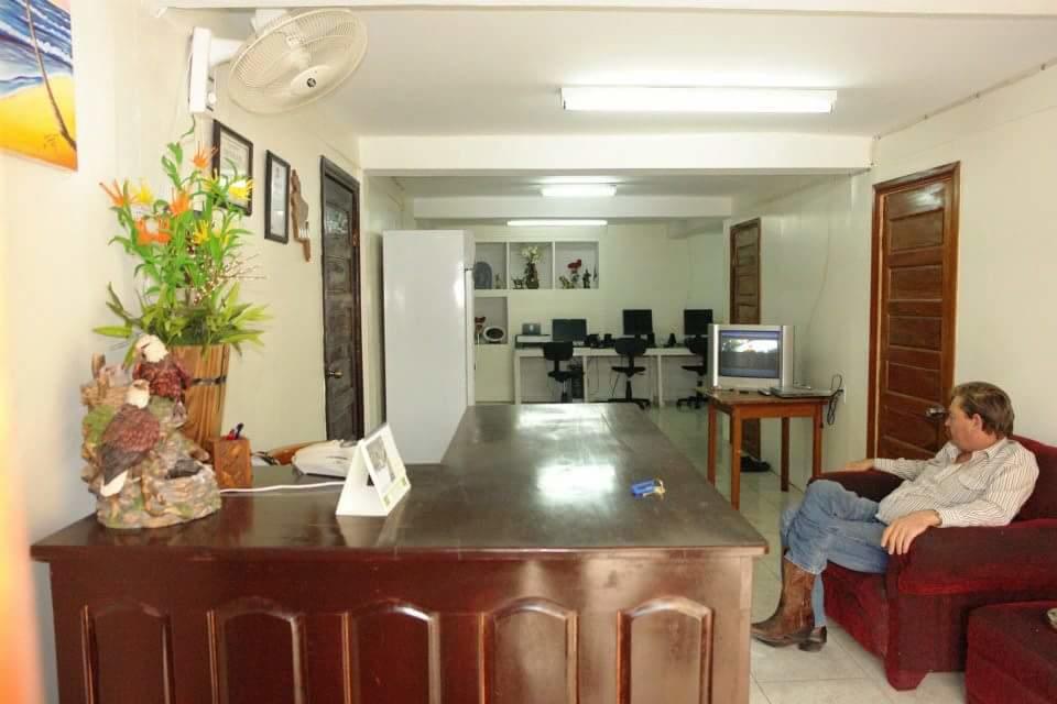 Sea Breeze Guest House Belize City Extérieur photo