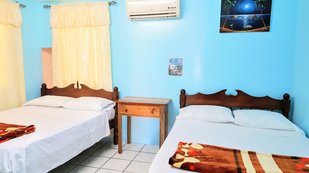Sea Breeze Guest House Belize City Extérieur photo