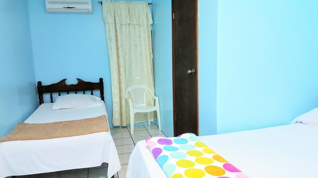 Sea Breeze Guest House Belize City Extérieur photo